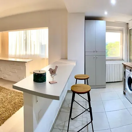 Apartment Lovely Studio 2 Minutes By The Beach *