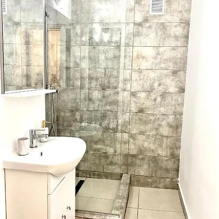 Apartment Lovely Studio 2 Minutes By The Beach Constanta