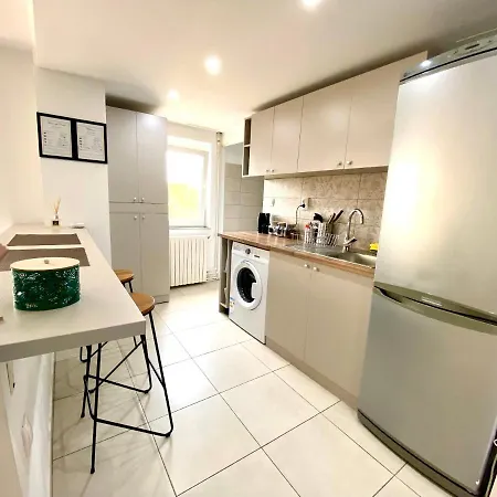 Lovely Studio 2 Minutes By The Beach Apartment Constanta